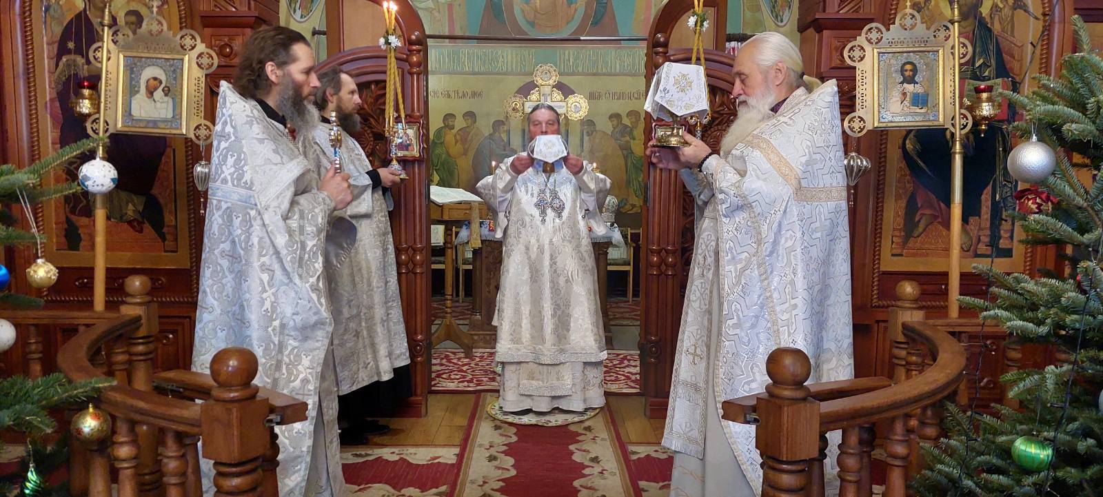 Богослужіння у Надвечір’я Богоявлення Господнього (Хрещенський святвечір)