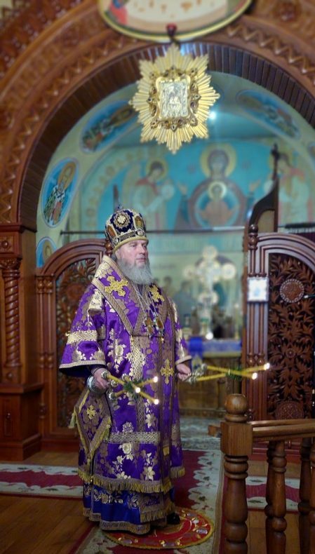 Божественна Літургія у Неділю Хрестопоклонну