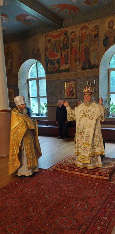 Божественна Літургія у Першу Неділю по П’ятидесятниц